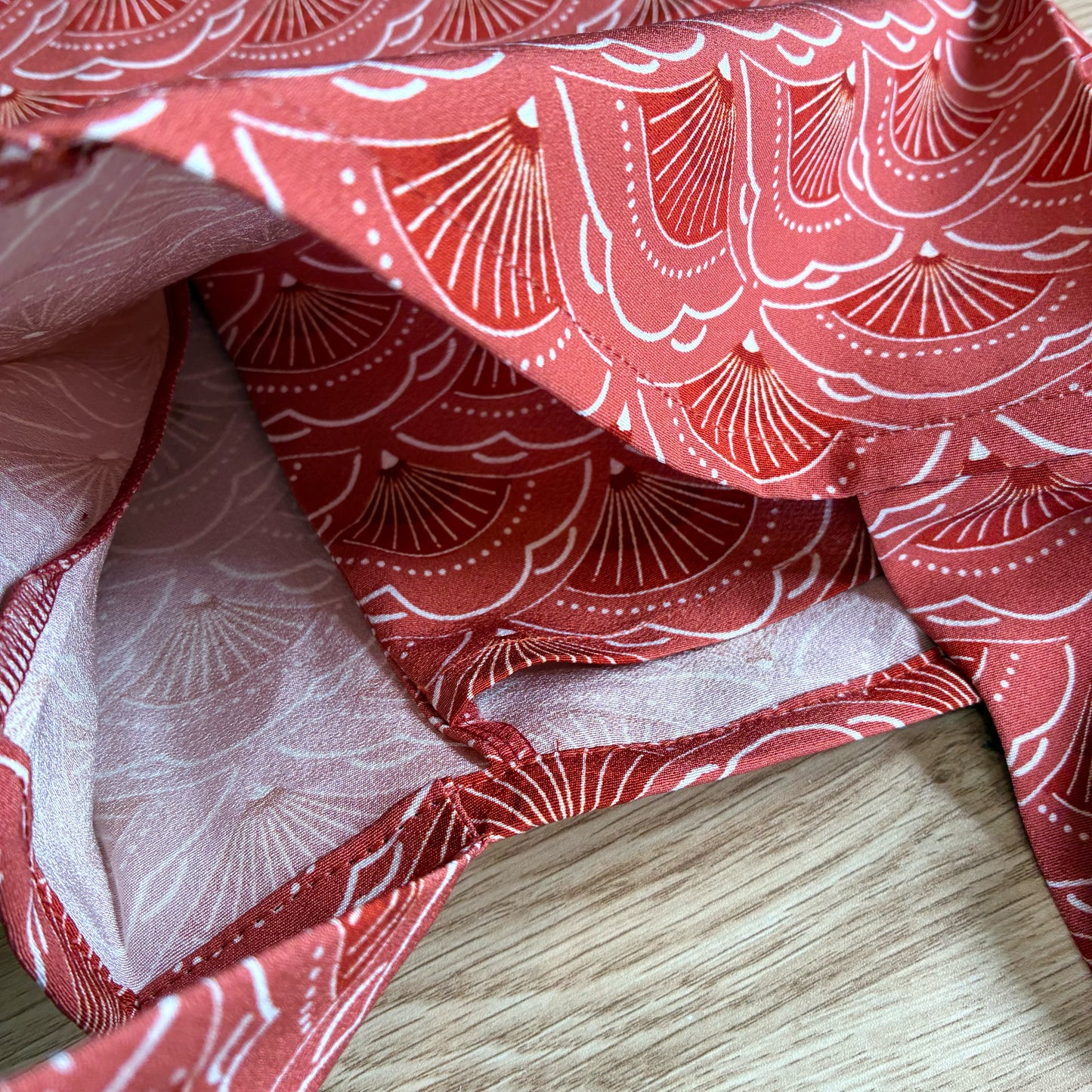 Túi tái chế kimono Zivun | Họa tiết sóng biển màu đỏ, phong cách Nhật Bản hiện đại, hàng độc nhất, túi phụ 32x26cm [OLD FLIP]