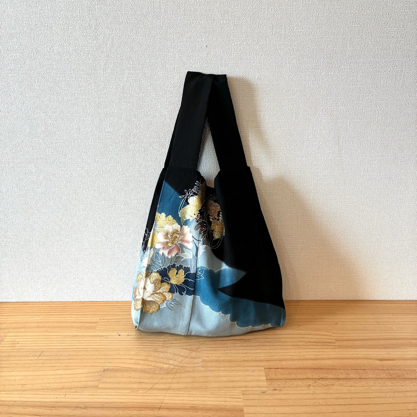 zivun Repurposed Black Tomesode Eco Bag | Blue Gradation Gold Floral Print Modern Japanese One-of-a-kind Sub-bag 32x26cm [OLD FLIP]