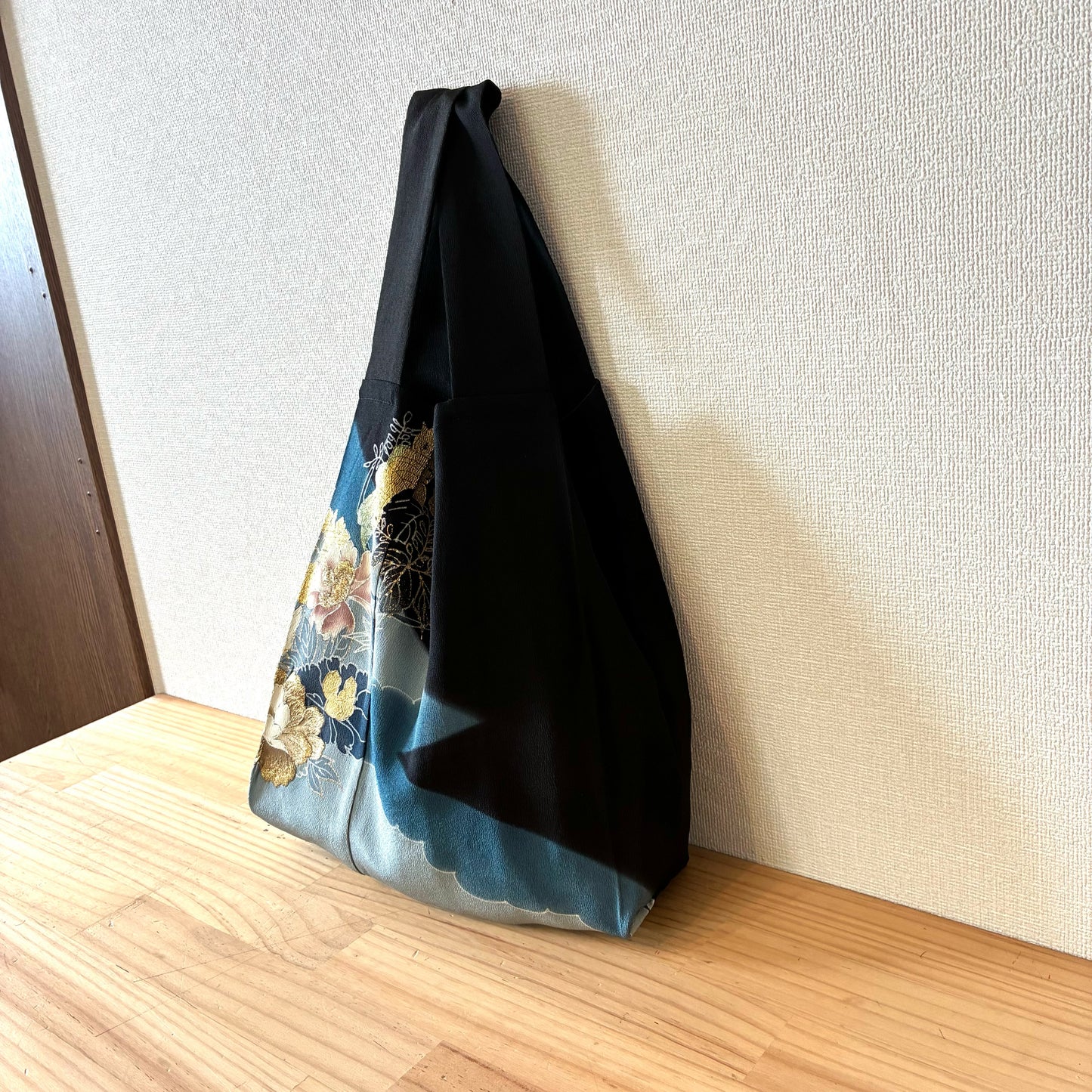 zivun Repurposed Black Tomesode Eco Bag | Blue Gradation Gold Floral Print Modern Japanese One-of-a-kind Sub-bag 32x26cm [OLD FLIP]