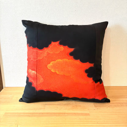zivun Black Kurotomesode Reconstruction Cushion Cover | Red & Black Gradation Crane Pattern Modern Japanese One-of-a-kind 50x50cm [OLD FLIP]