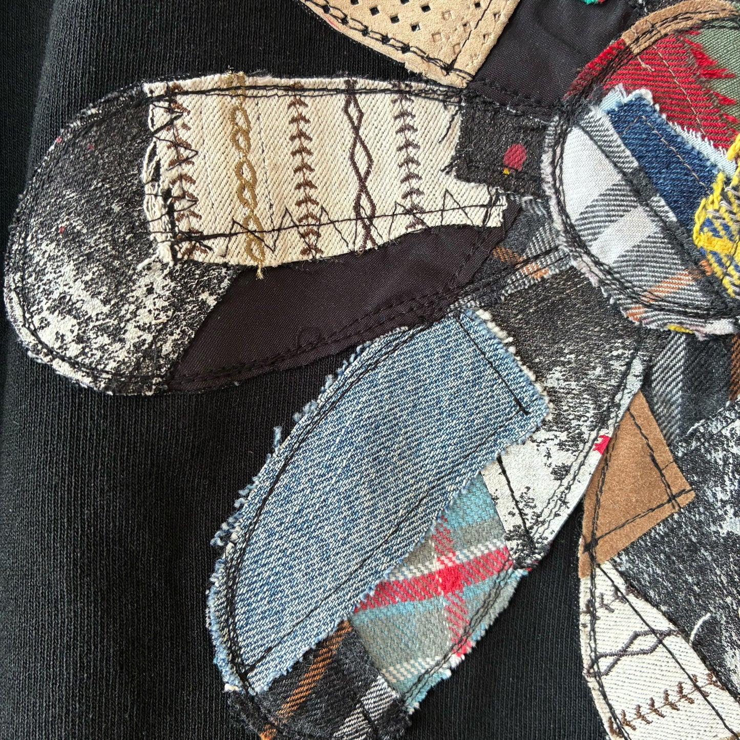 zivun Reconstructed Flower Patchwork T-Shirt | One-of-a-Kind Black Size 0 | OLD FLIP