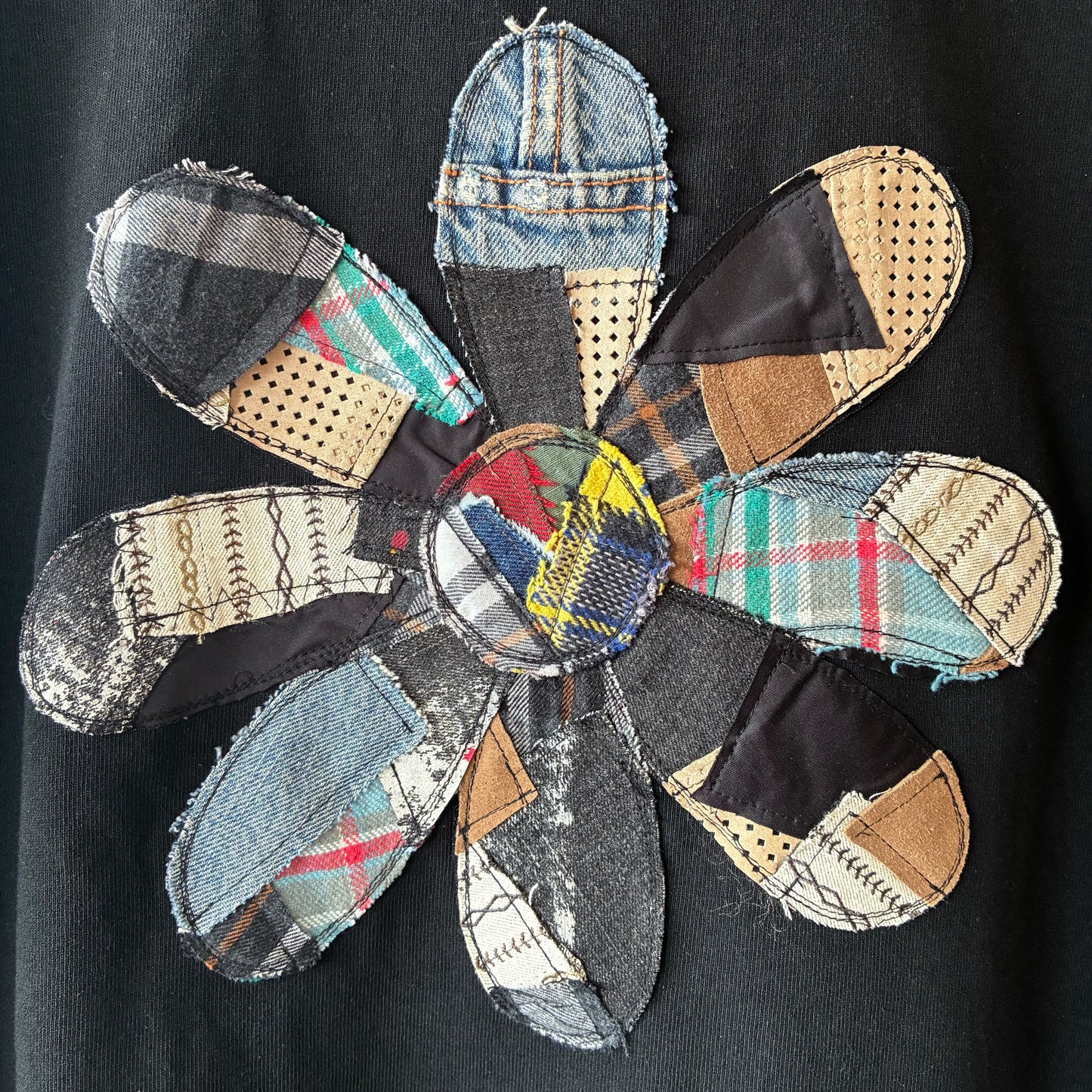 zivun Reconstructed Flower Patchwork T-Shirt | One-of-a-Kind Black Size 0 | OLD FLIP