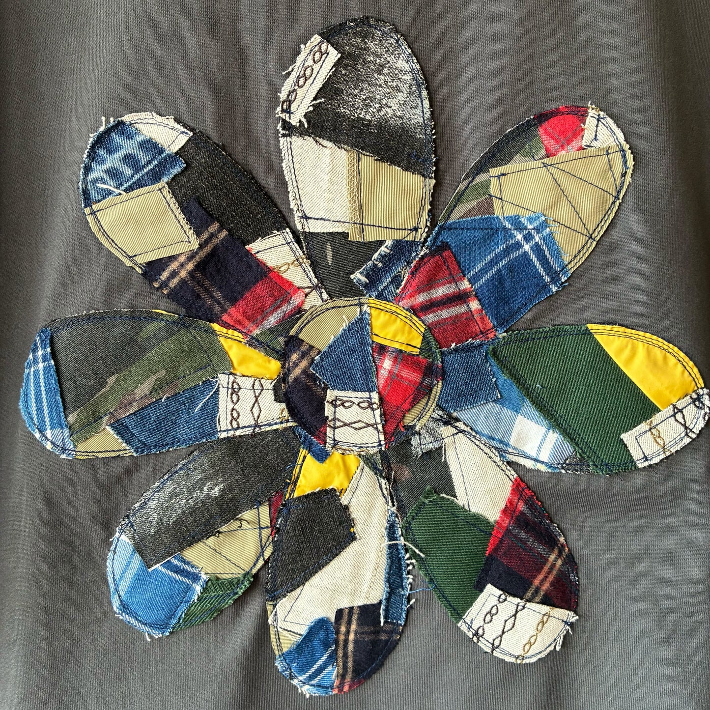zivun Reconstructed Flower Patchwork T-Shirt | One-of-a-Kind Drawcord Tee Gray | OLD FLIP