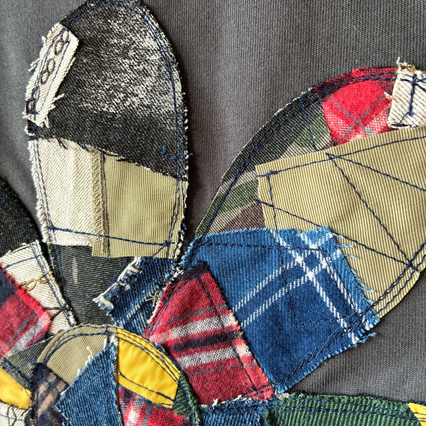 zivun Reconstructed Flower Patchwork T-Shirt | One-of-a-Kind Drawcord Tee Gray | OLD FLIP