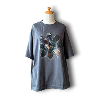 zivun Reconstructed Flower Art T-Shirt | One-of-a-Kind Upcycled Drawcord Tee Gray | OLD FLIP